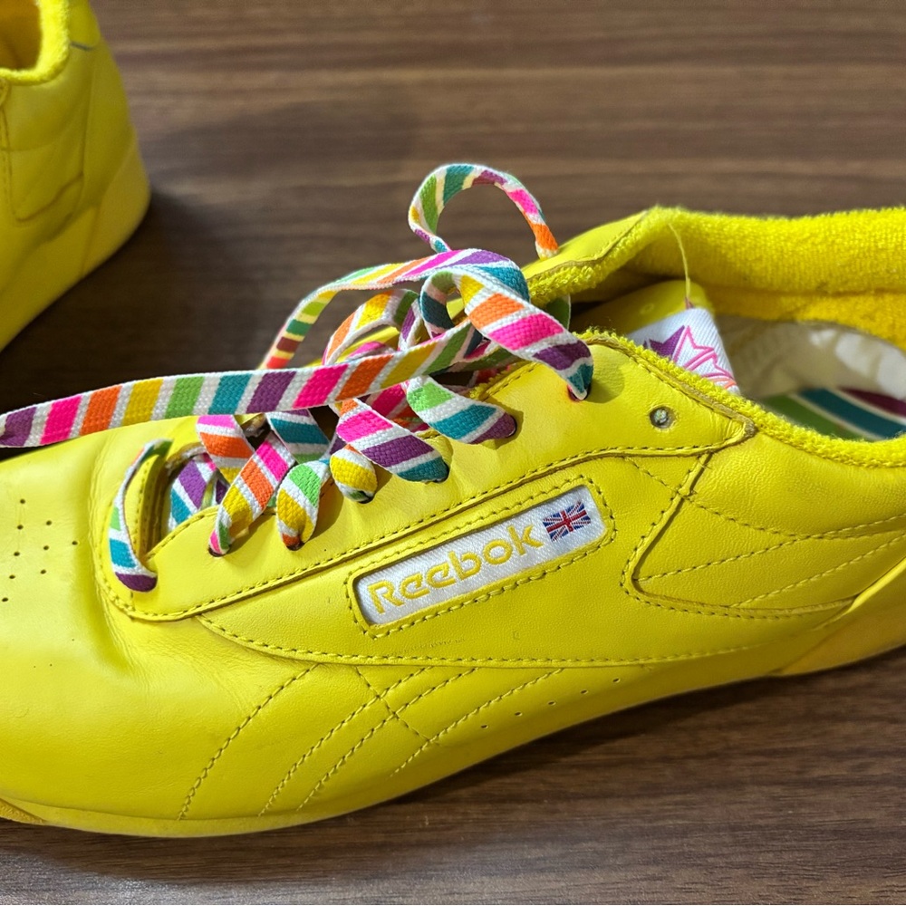Reebok Classic Leather 25th Anniversary yellow sneakers with rainbow laces sz 10 - Picture 3 of 10